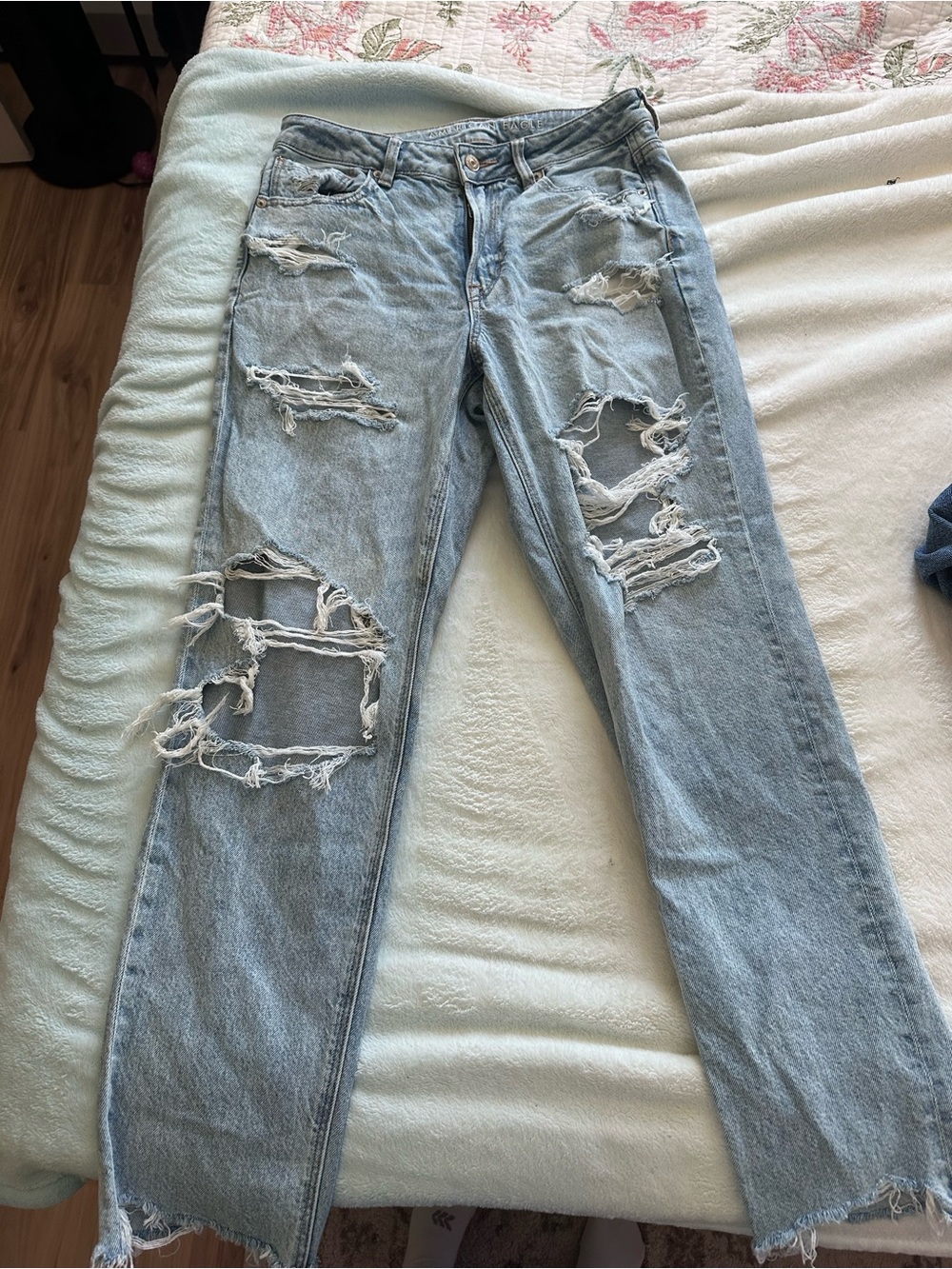 Light Blue Distressed American Eagle Mom Jeans for Women